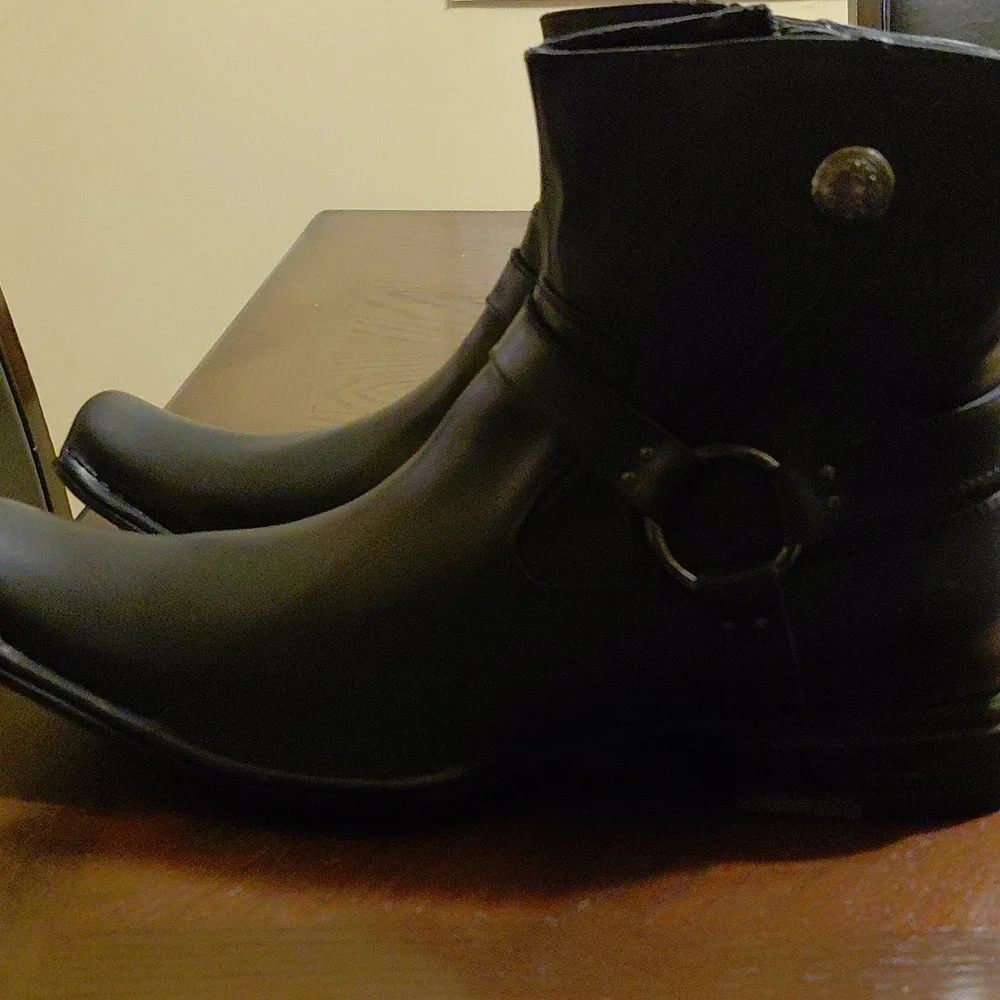 Via Spiga Men's Black Leather Boots.